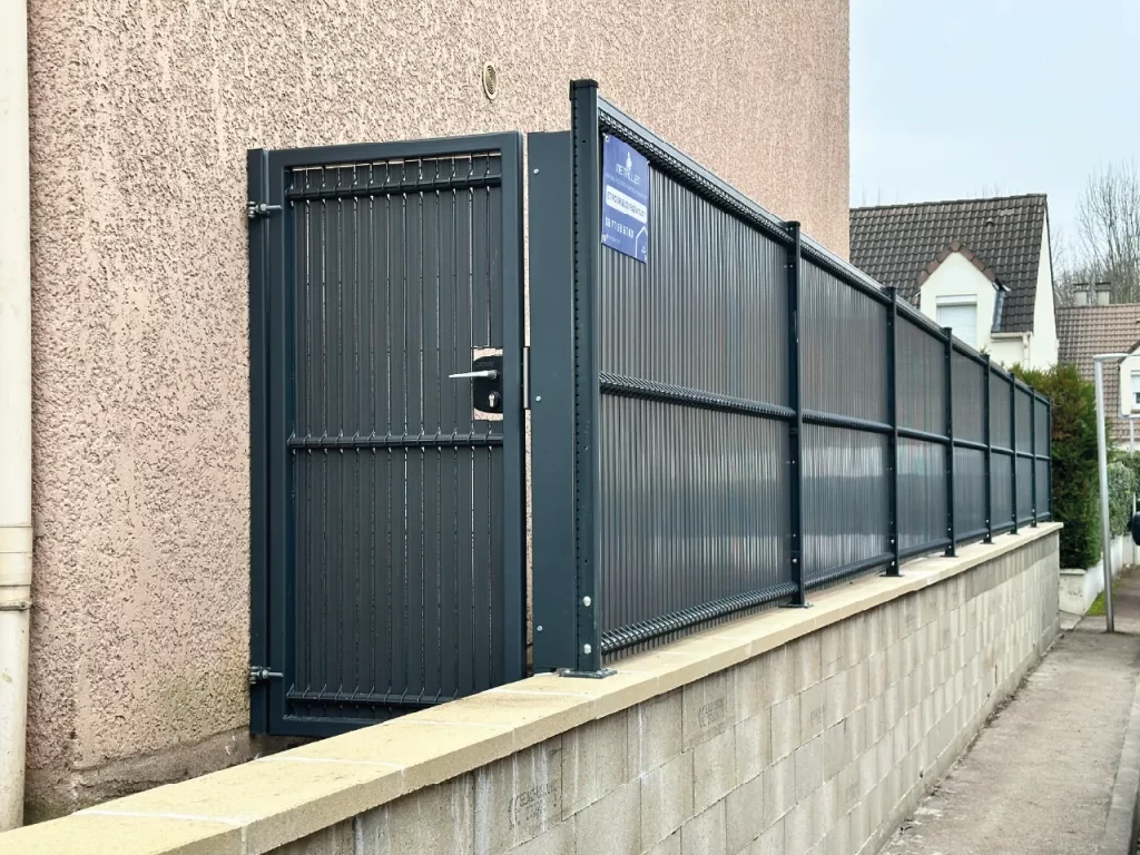 Fabrication sur mesure d'un portillon gris anthracite à Domont (95)
