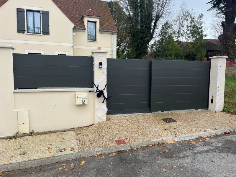 Portail coulissant téléscopique et motorisé